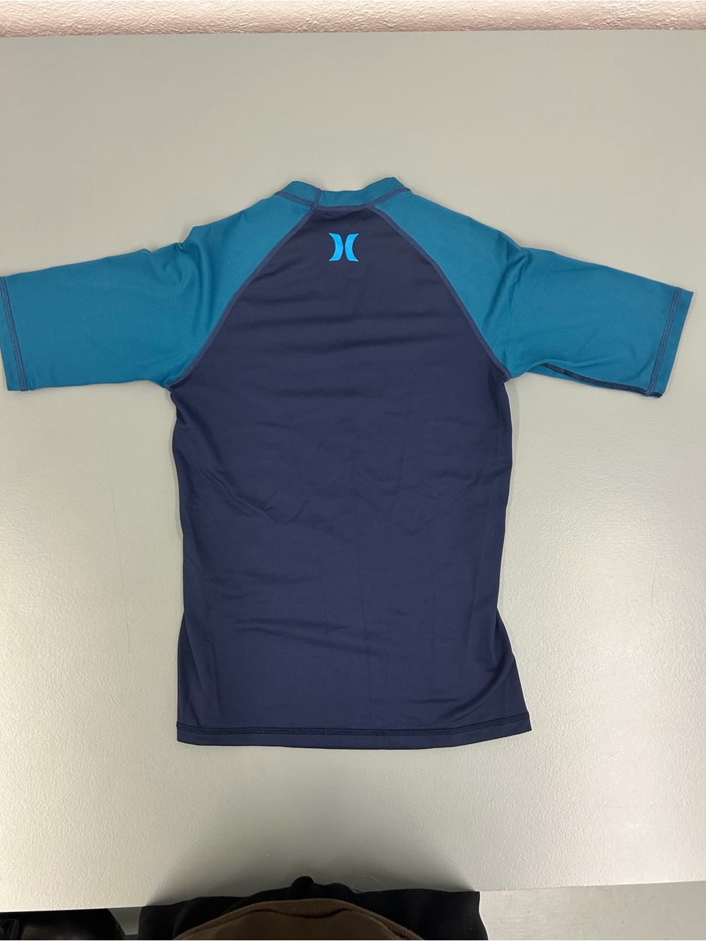 Hurley Rashguard - Picture 2 of 3